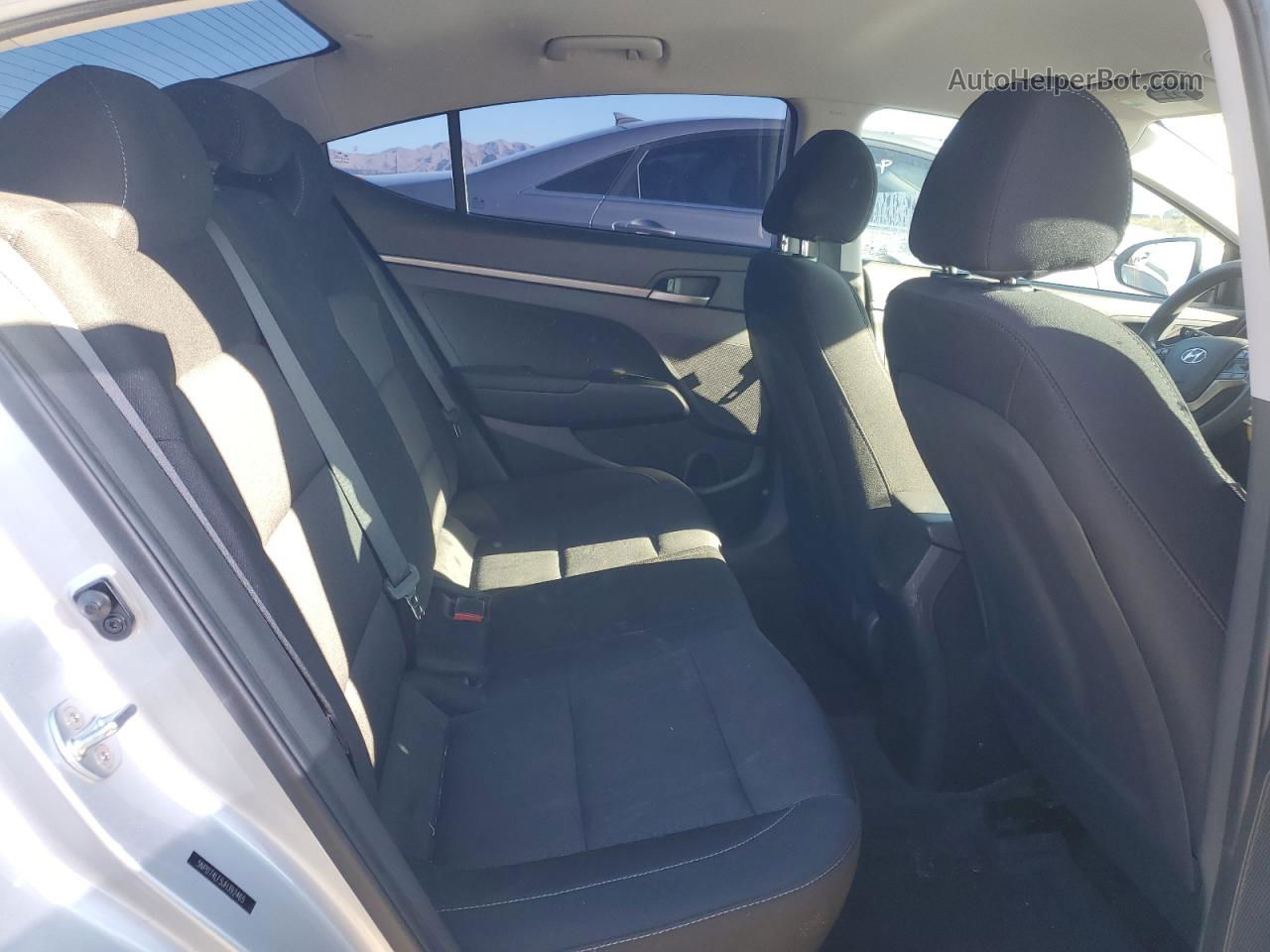 2018 Hyundai Elantra Se Silver vin: 5NPD74LF5JH392465