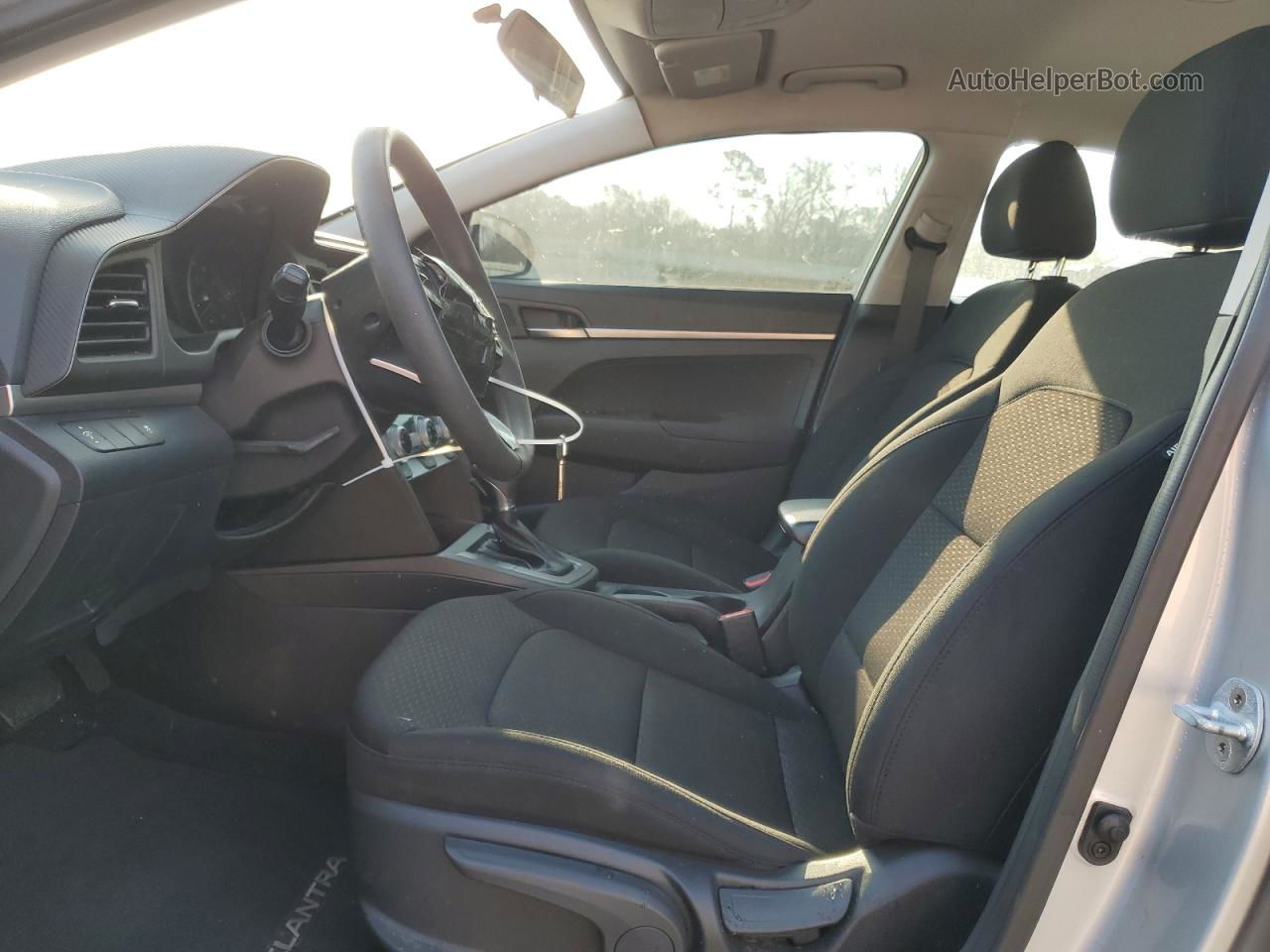 2019 Hyundai Elantra Se Серебряный vin: 5NPD74LF5KH453685