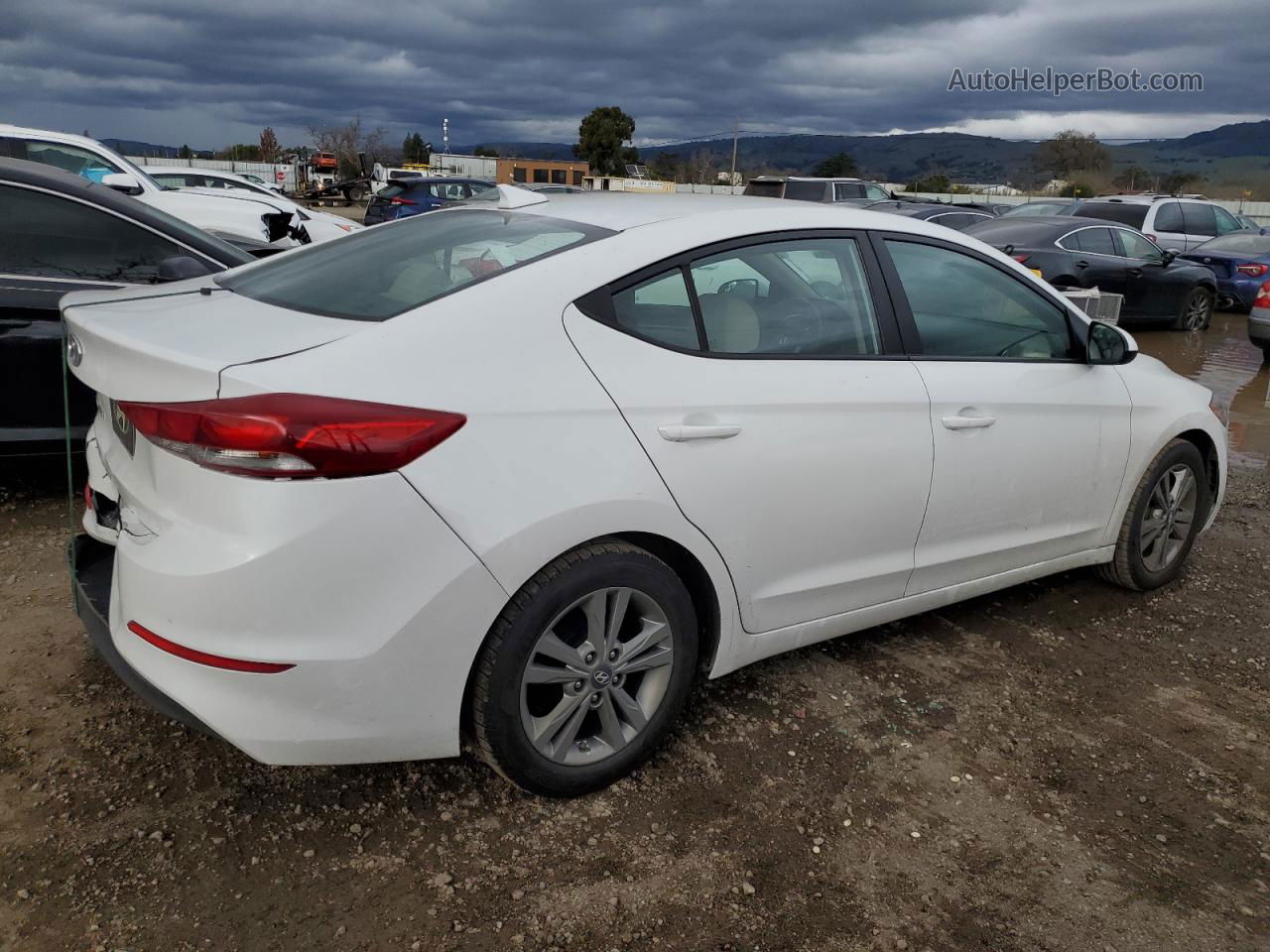 2017 Hyundai Elantra Se White vin: 5NPD84LF0HH122485