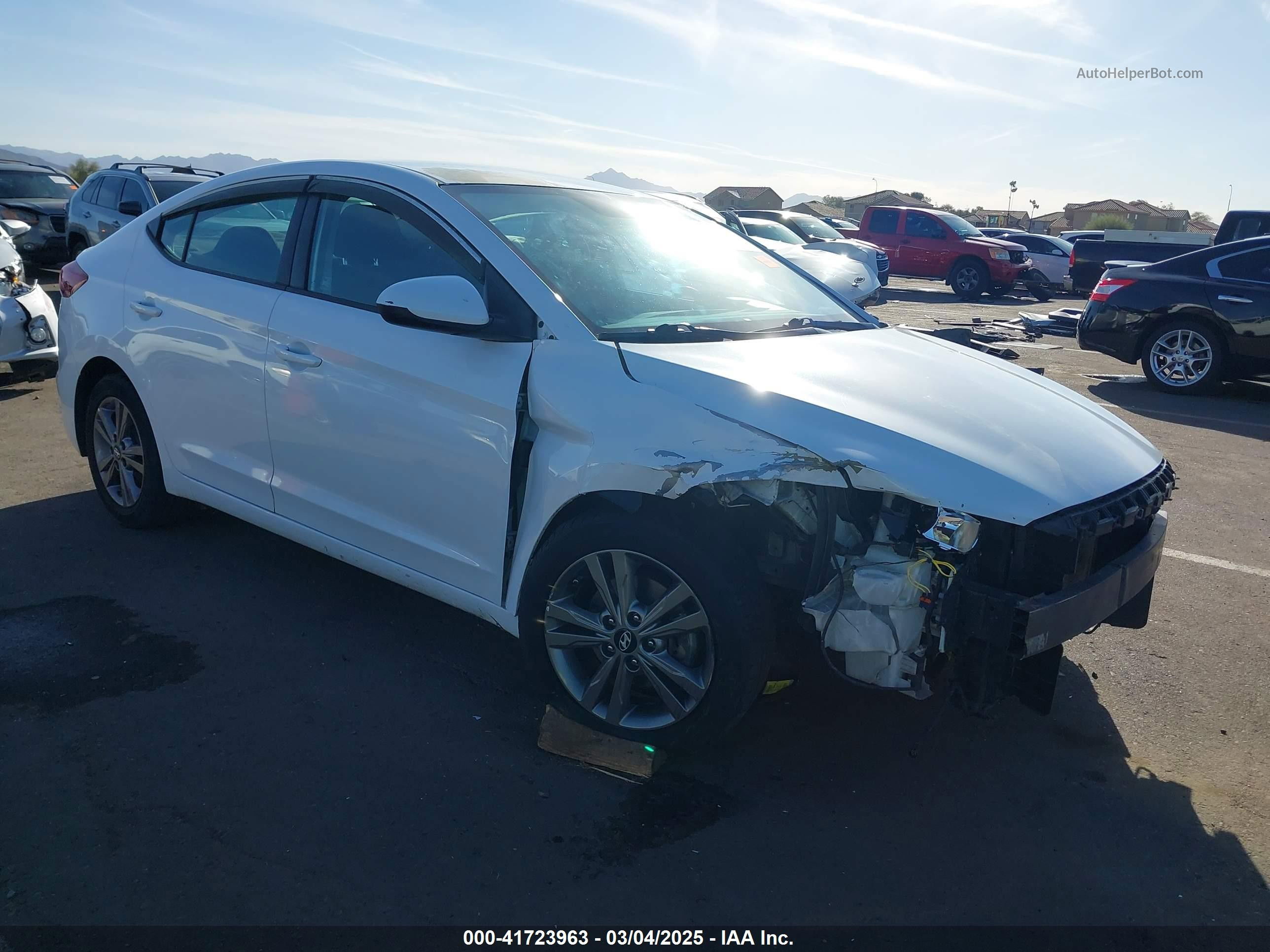 2018 Hyundai Elantra Sel White vin: 5NPD84LF0JH333871