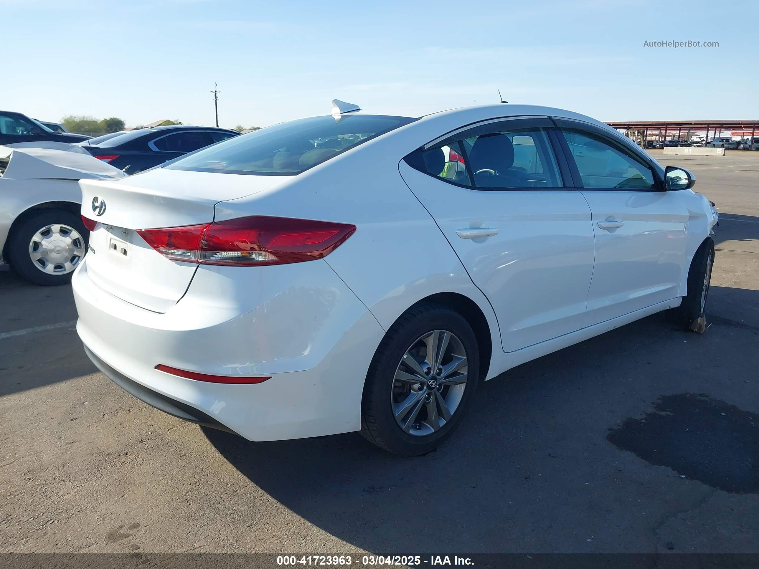 2018 Hyundai Elantra Sel White vin: 5NPD84LF0JH333871