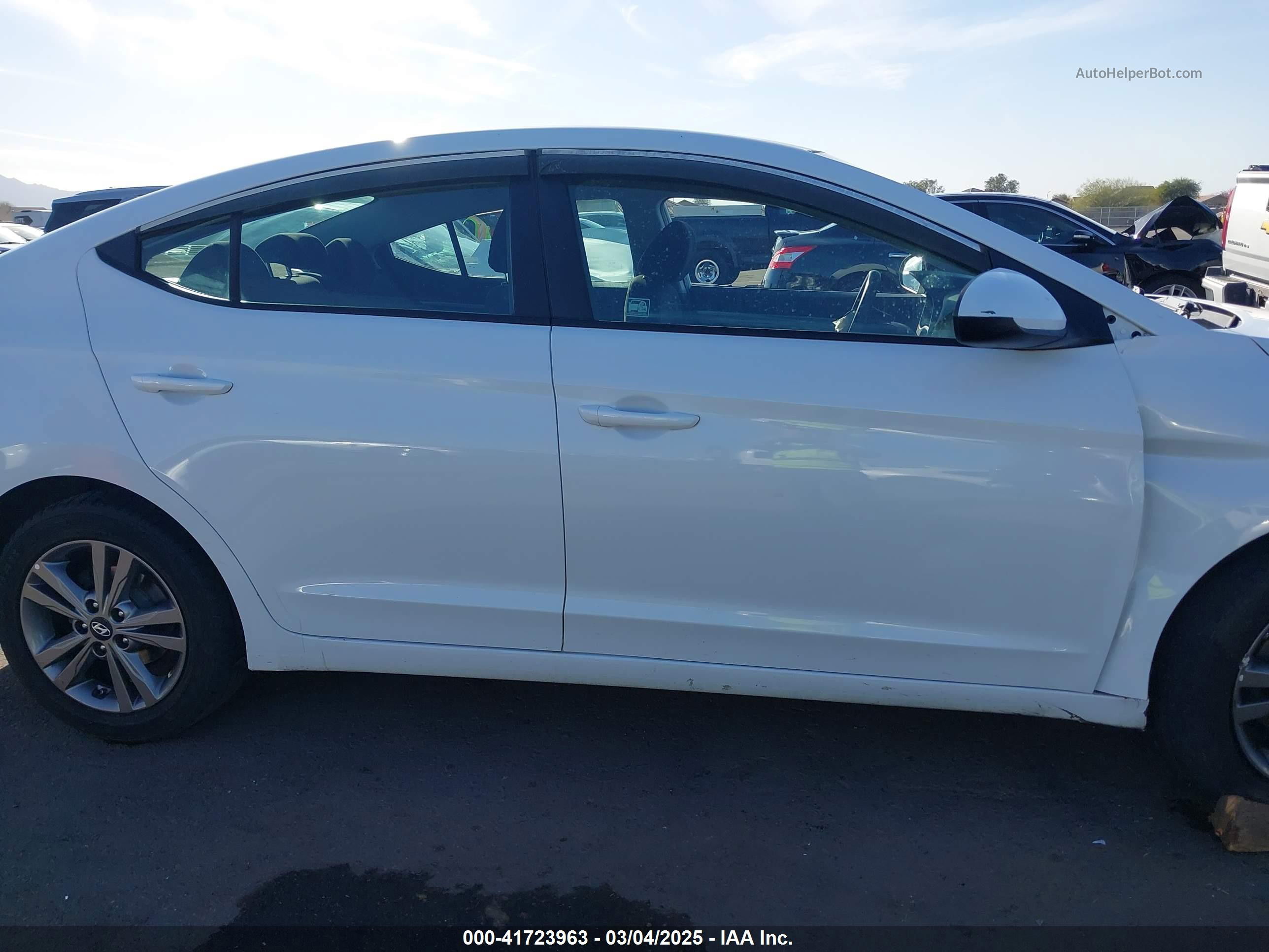 2018 Hyundai Elantra Sel White vin: 5NPD84LF0JH333871