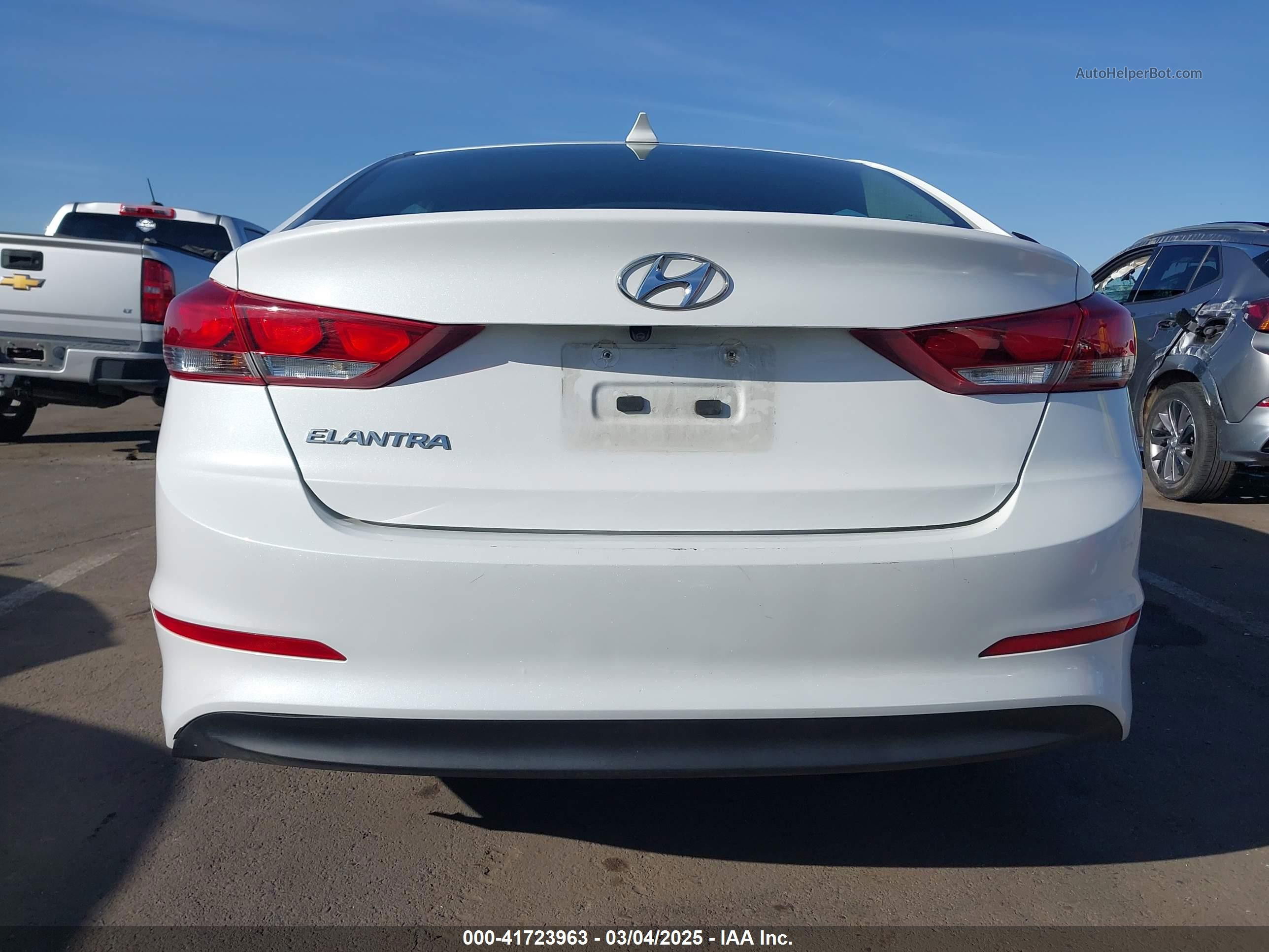 2018 Hyundai Elantra Sel White vin: 5NPD84LF0JH333871