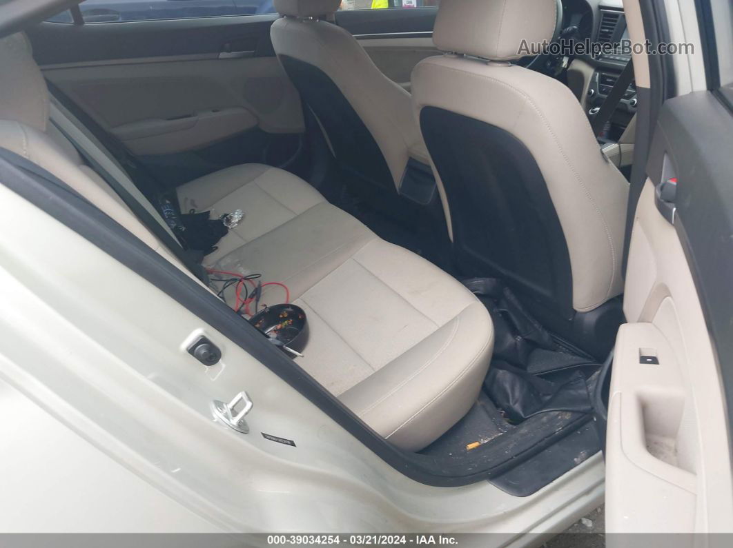 2018 Hyundai Elantra Sel Серебряный vin: 5NPD84LF3JH238799