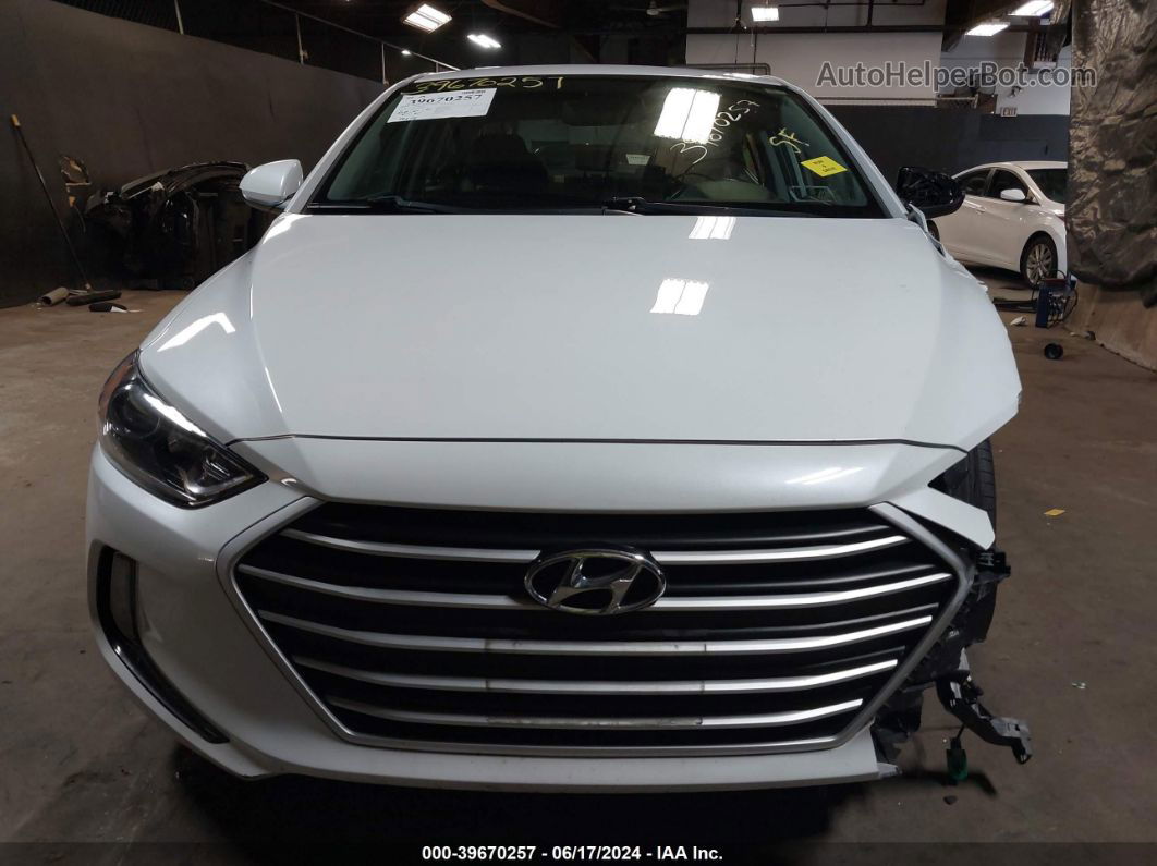 2018 Hyundai Elantra Value Edition Белый vin: 5NPD84LF4JH343836