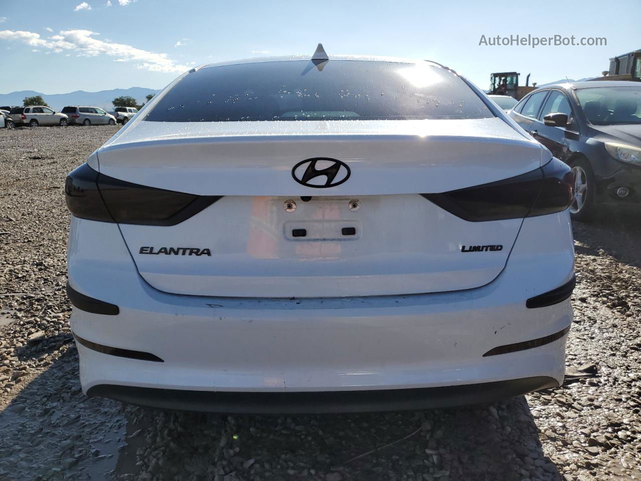 2017 Hyundai Elantra Se White vin: 5NPD84LF5HH081318