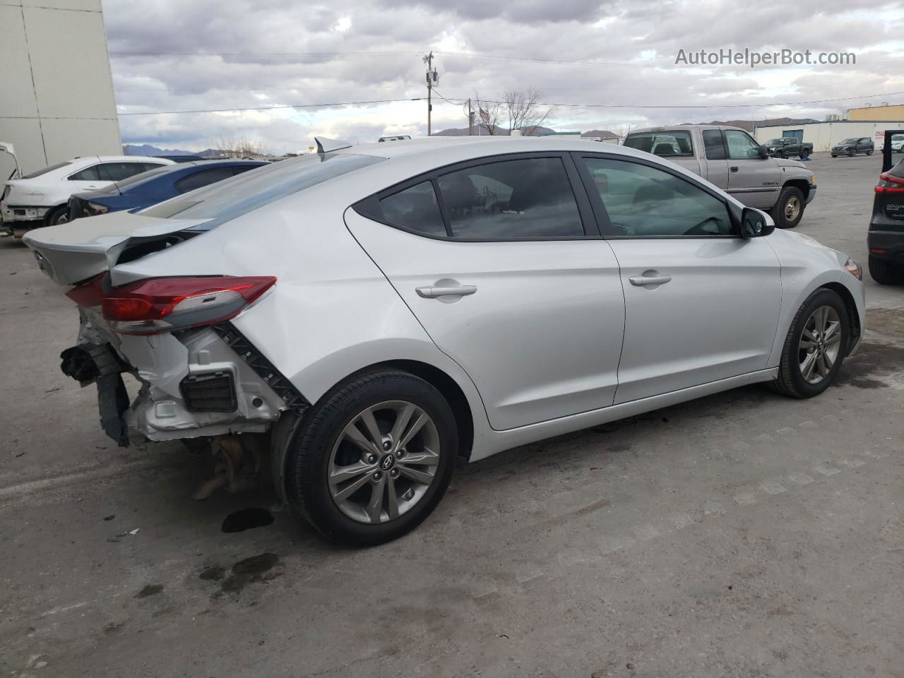 2017 Hyundai Elantra Se Silver vin: 5NPD84LF5HH082677