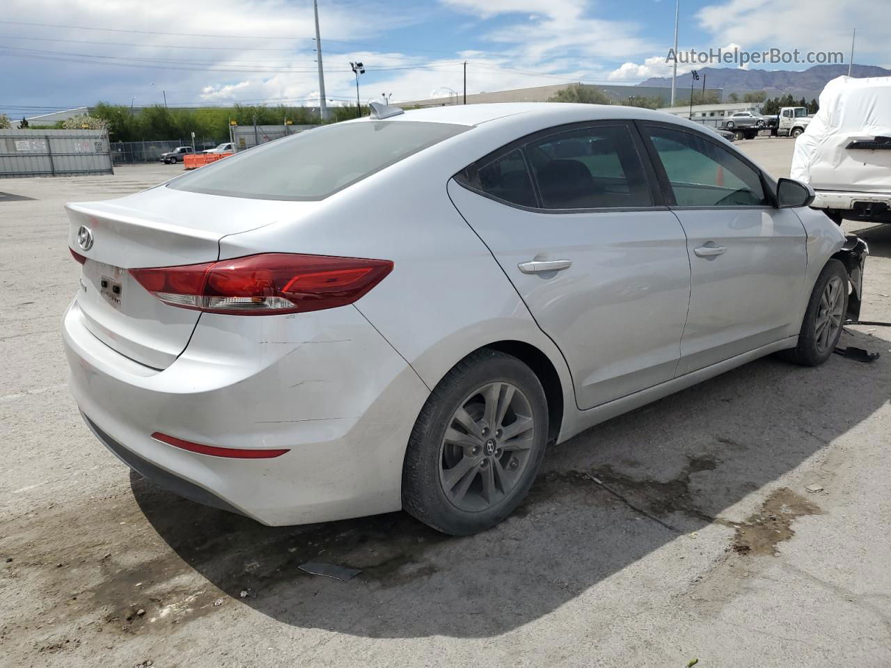 2017 Hyundai Elantra Se Silver vin: 5NPD84LF7HH025512