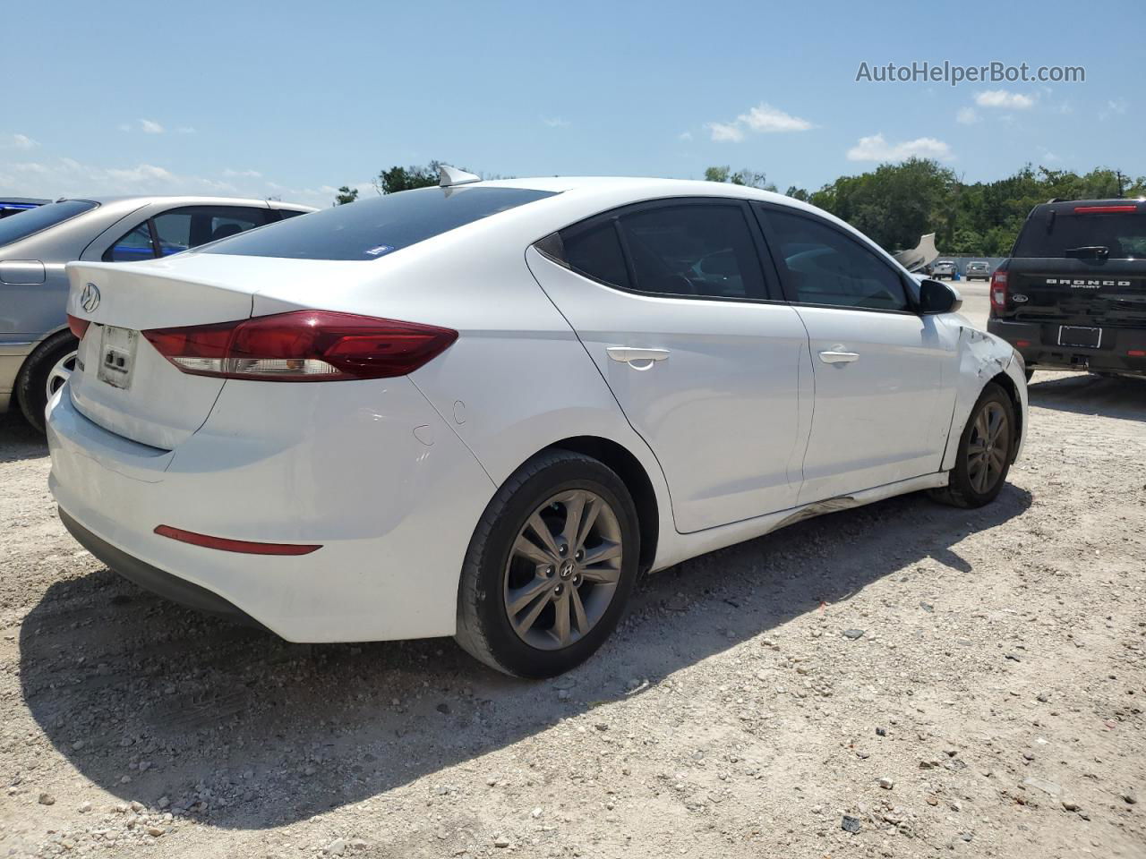 2017 Hyundai Elantra Se White vin: 5NPD84LF8HH057532