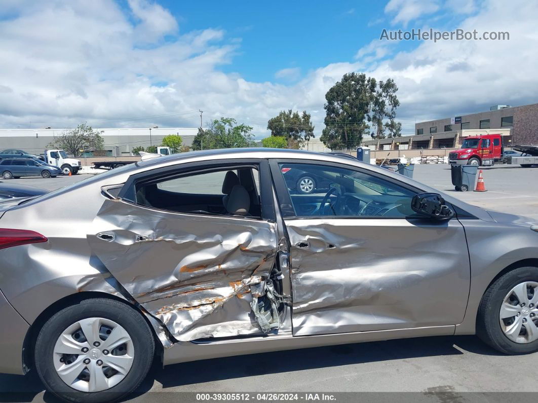 2016 Hyundai Elantra Se Gold vin: 5NPDH4AE1GH686302