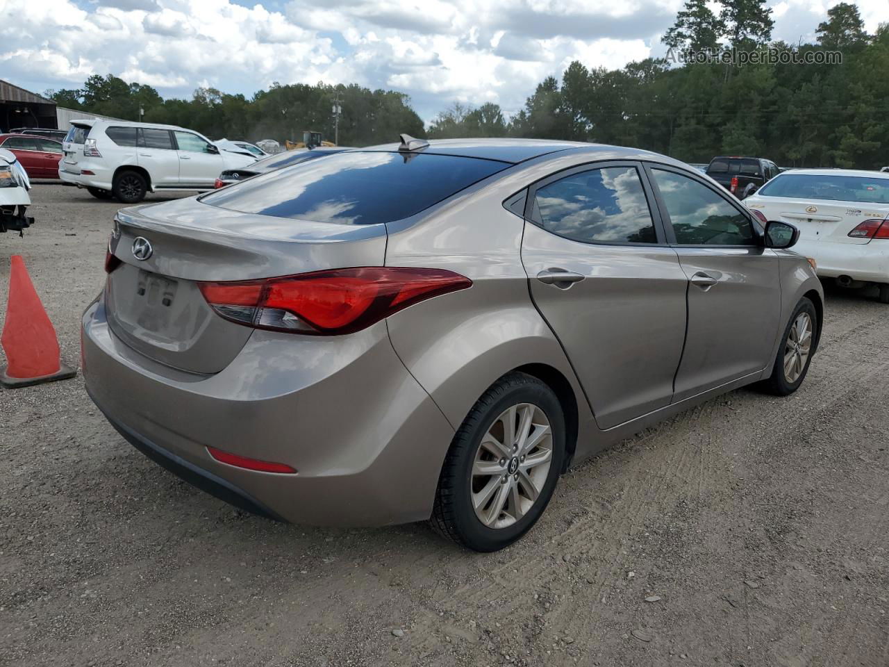 2016 Hyundai Elantra Se Beige vin: 5NPDH4AE2GH759998