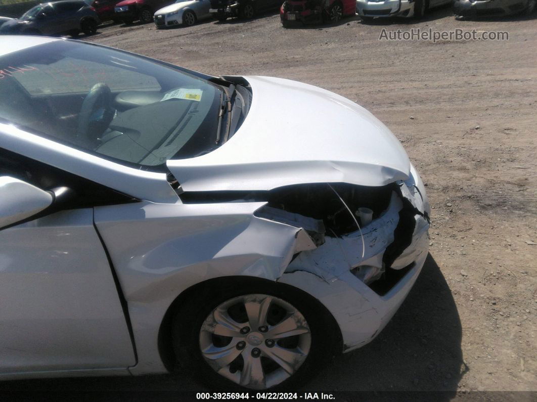 2016 Hyundai Elantra Se White vin: 5NPDH4AE5GH665548