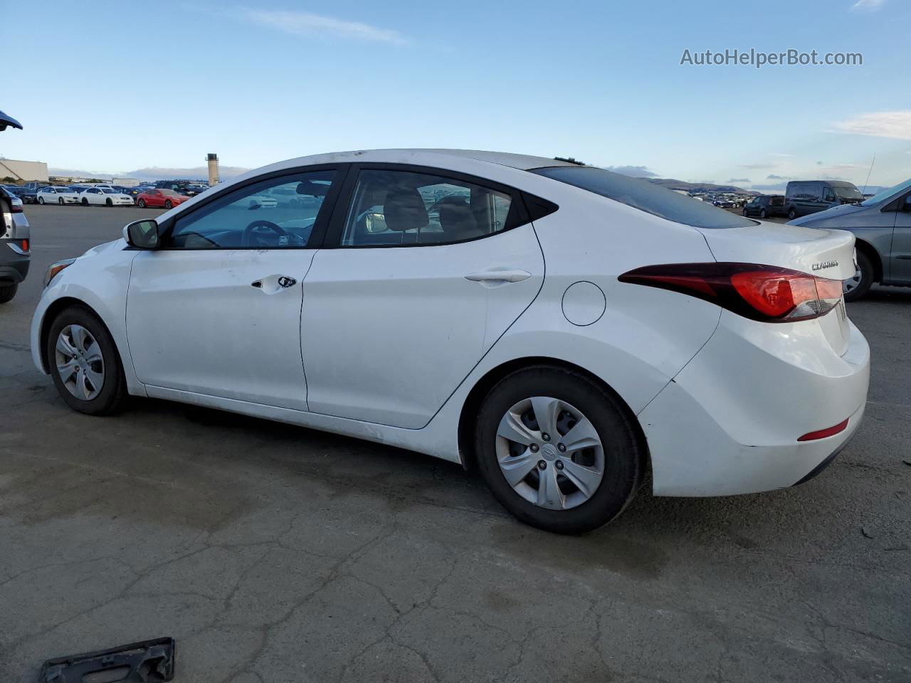 2016 Hyundai Elantra Se White vin: 5NPDH4AE6GH698249