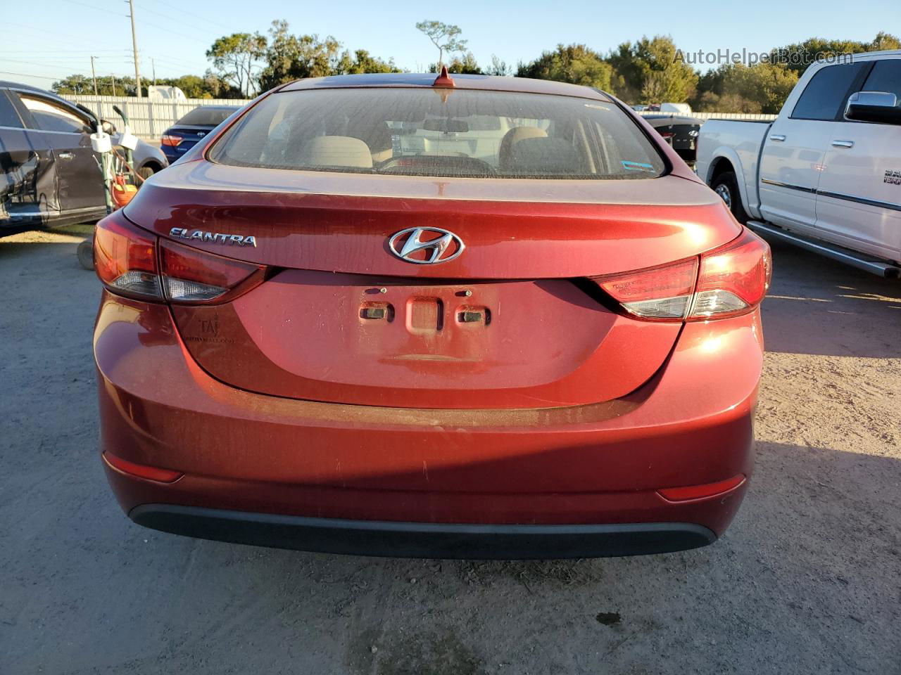 2016 Hyundai Elantra Se Red vin: 5NPDH4AE6GH724171