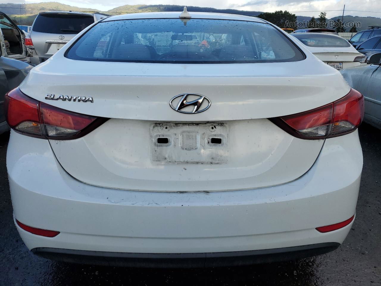 2016 Hyundai Elantra Se White vin: 5NPDH4AE8GH700700