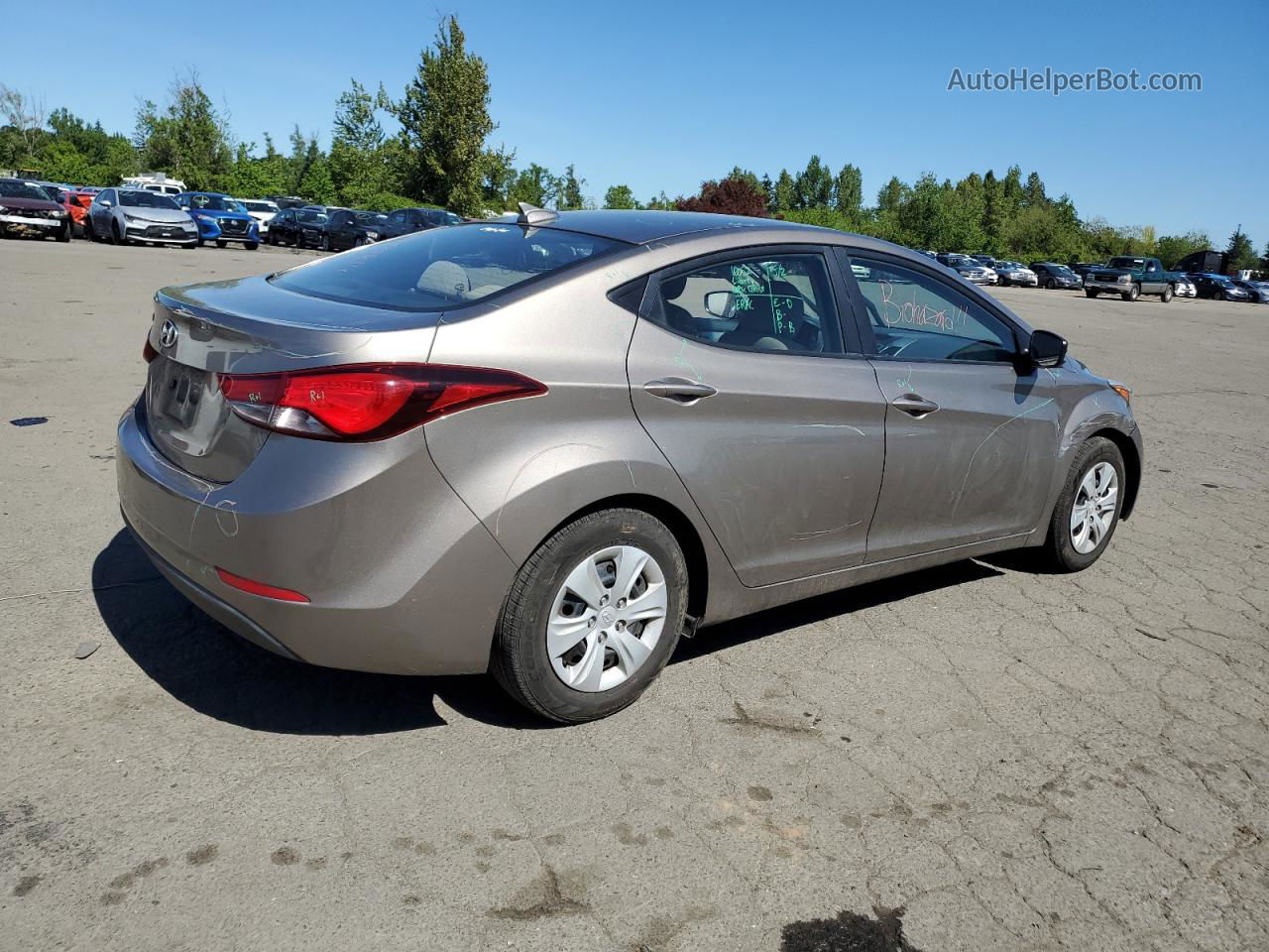 2016 Hyundai Elantra Se Brown vin: 5NPDH4AE9GH702746