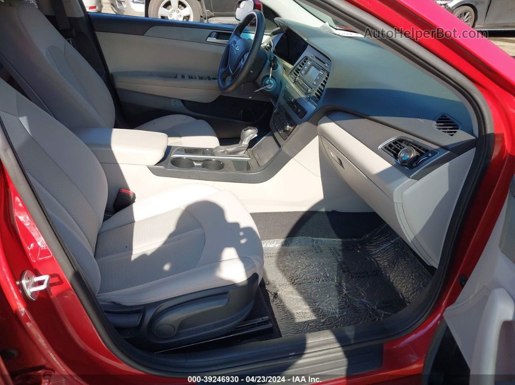 2017 Hyundai Sonata   Red vin: 5NPE24AF2HH549028