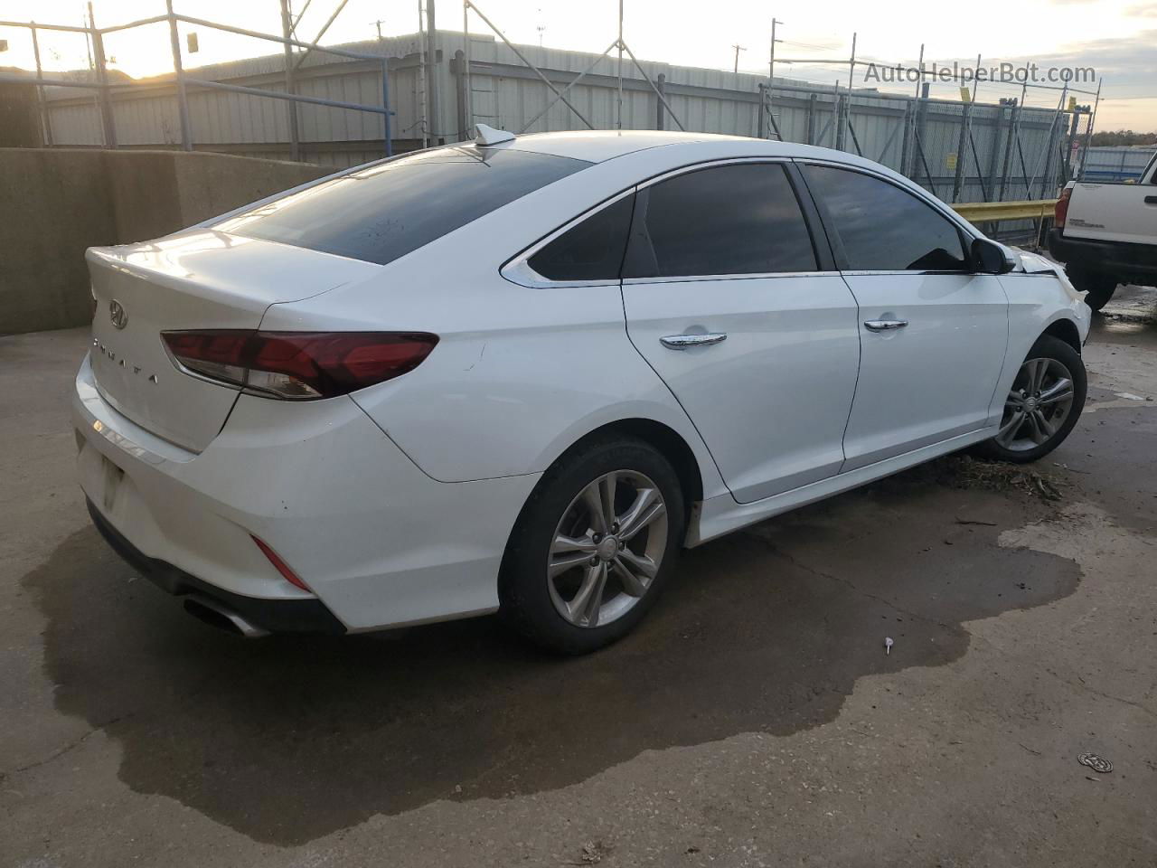 2018 Hyundai Sonata Sport White vin: 5NPE34AF5JH661907
