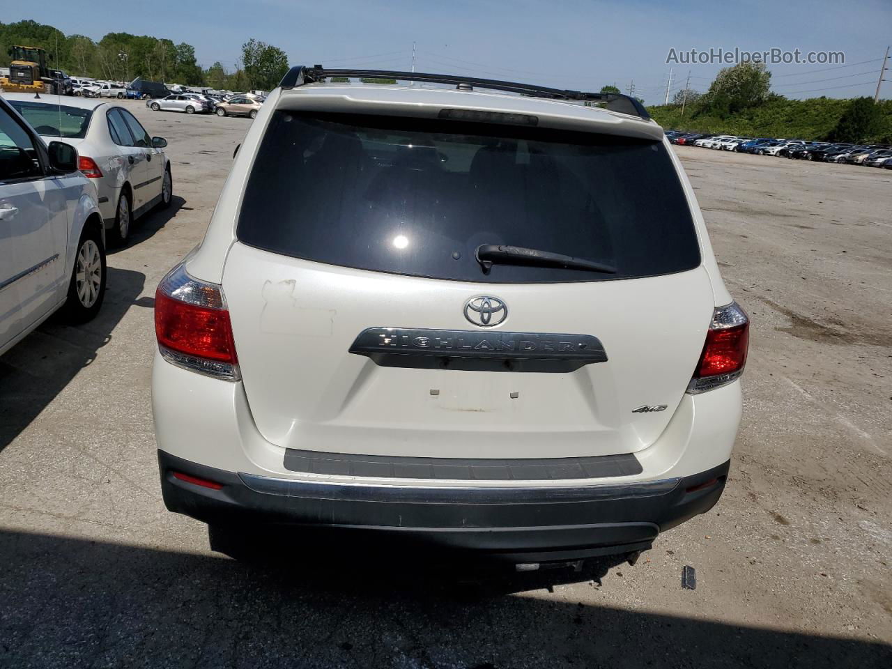 2011 Toyota Highlander Base White vin: 5TDBK3EH1BS044964