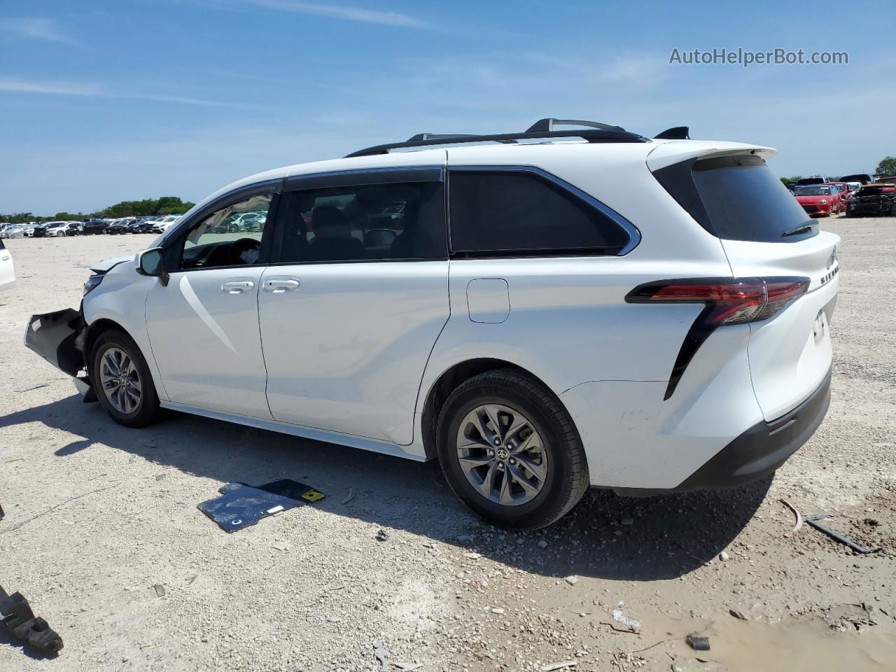 2022 Toyota Sienna Le White vin: 5TDBRKEC1NS132699