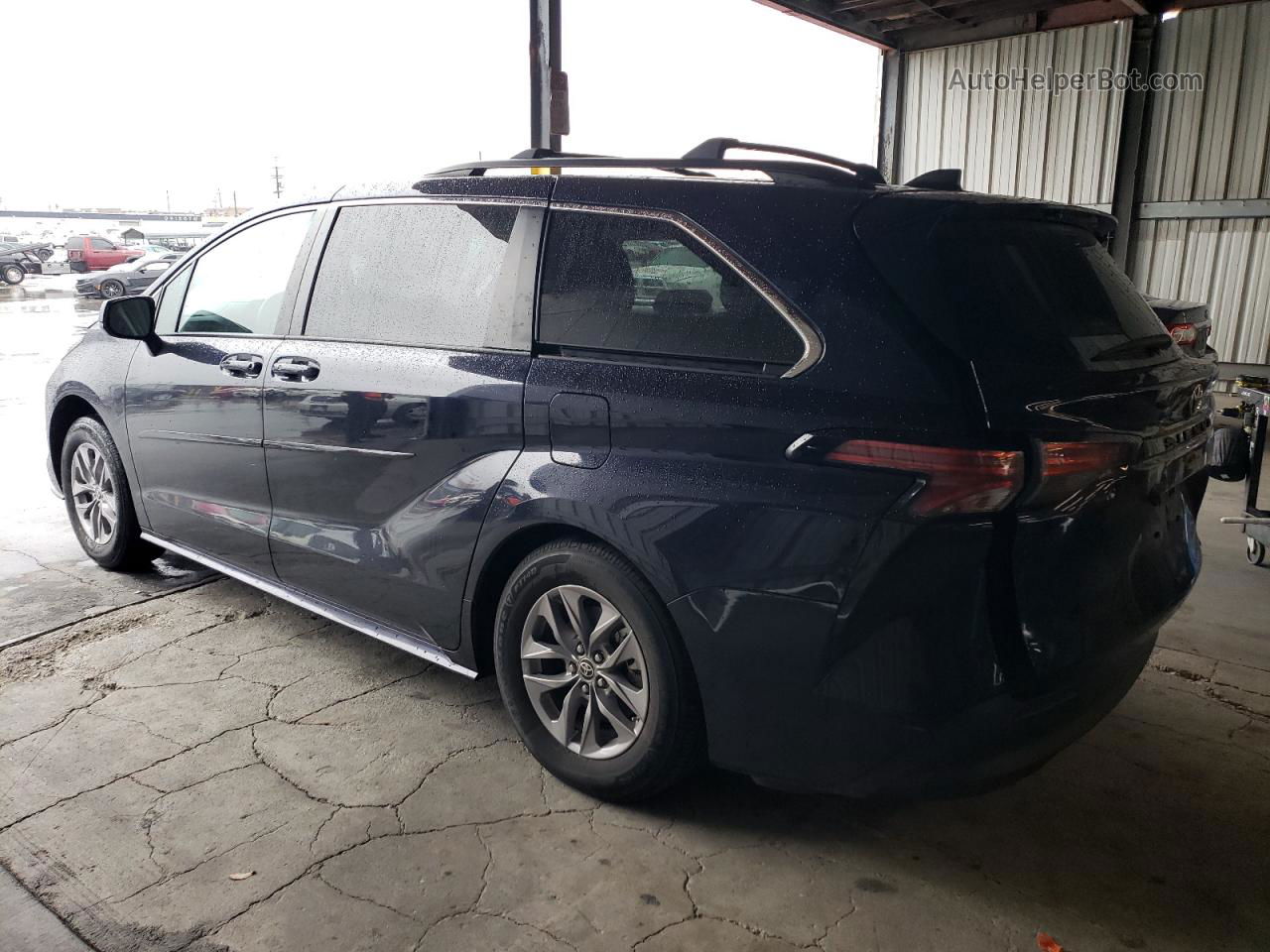 2022 Toyota Sienna Le Blue vin: 5TDBRKEC5NS097892