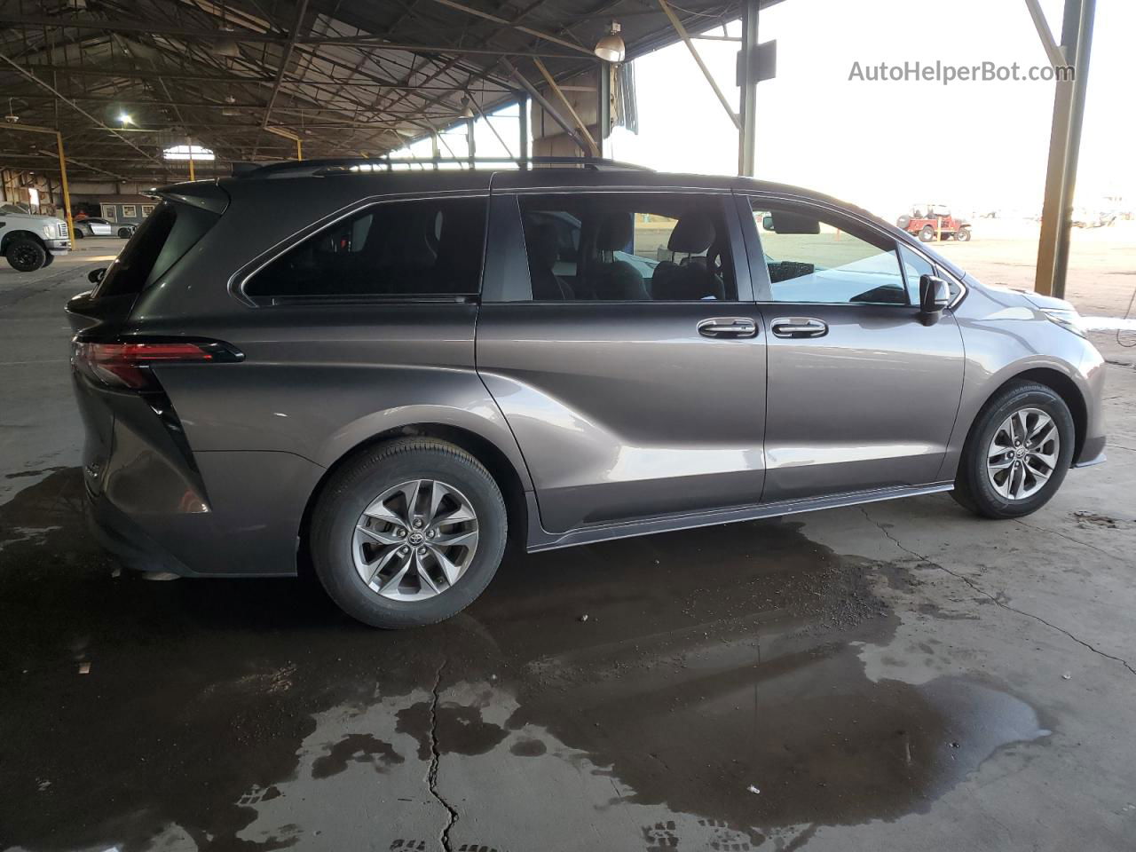 2022 Toyota Sienna Le Gray vin: 5TDBSKFC8NS063495