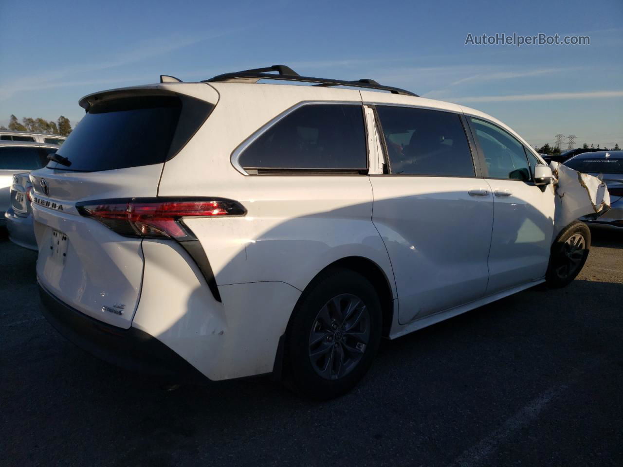 2022 Toyota Sienna Le White vin: 5TDBSKFC8NS071497