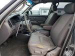 2002 Toyota Sequoia Limited Серебряный vin: 5TDBT48A82S075145