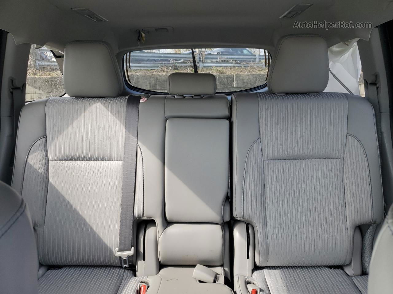 2019 Toyota Highlander Le Серебряный vin: 5TDBZRFH1KS933311