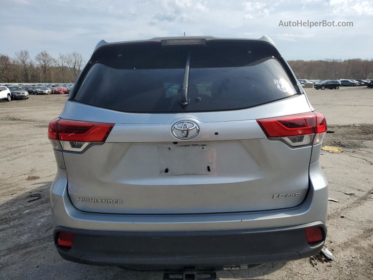 2019 Toyota Highlander Le Серебряный vin: 5TDBZRFH1KS933311