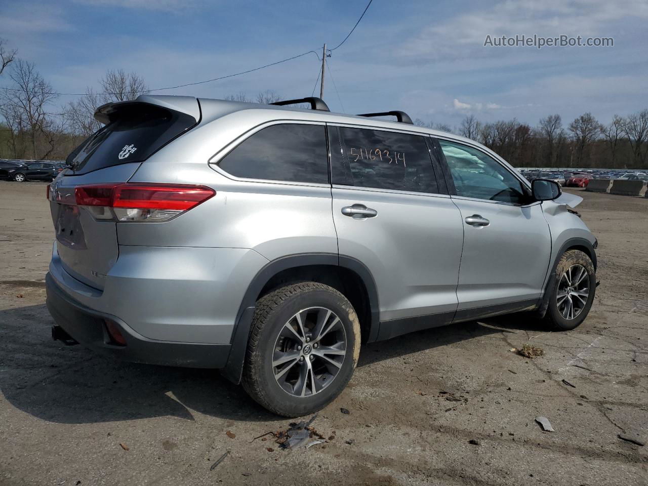 2019 Toyota Highlander Le Серебряный vin: 5TDBZRFH1KS933311