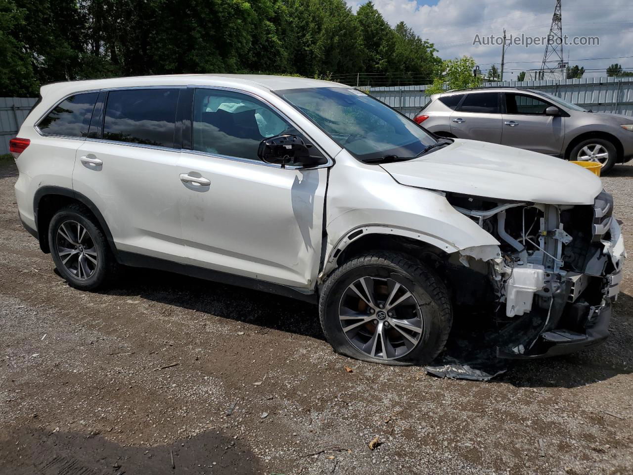 2019 Toyota Highlander Le White vin: 5TDBZRFH3KS997124