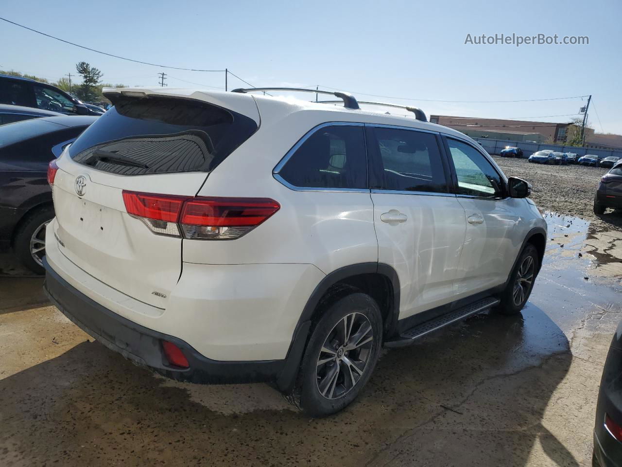 2019 Toyota Highlander Le White vin: 5TDBZRFH5KS921095