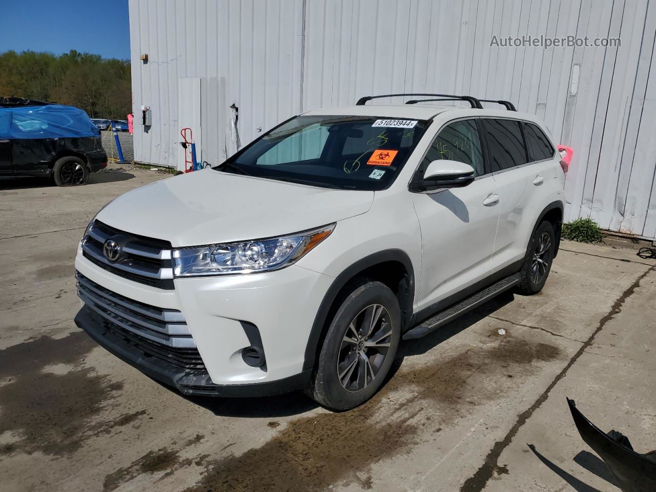 2019 Toyota Highlander Le White vin: 5TDBZRFH5KS921095