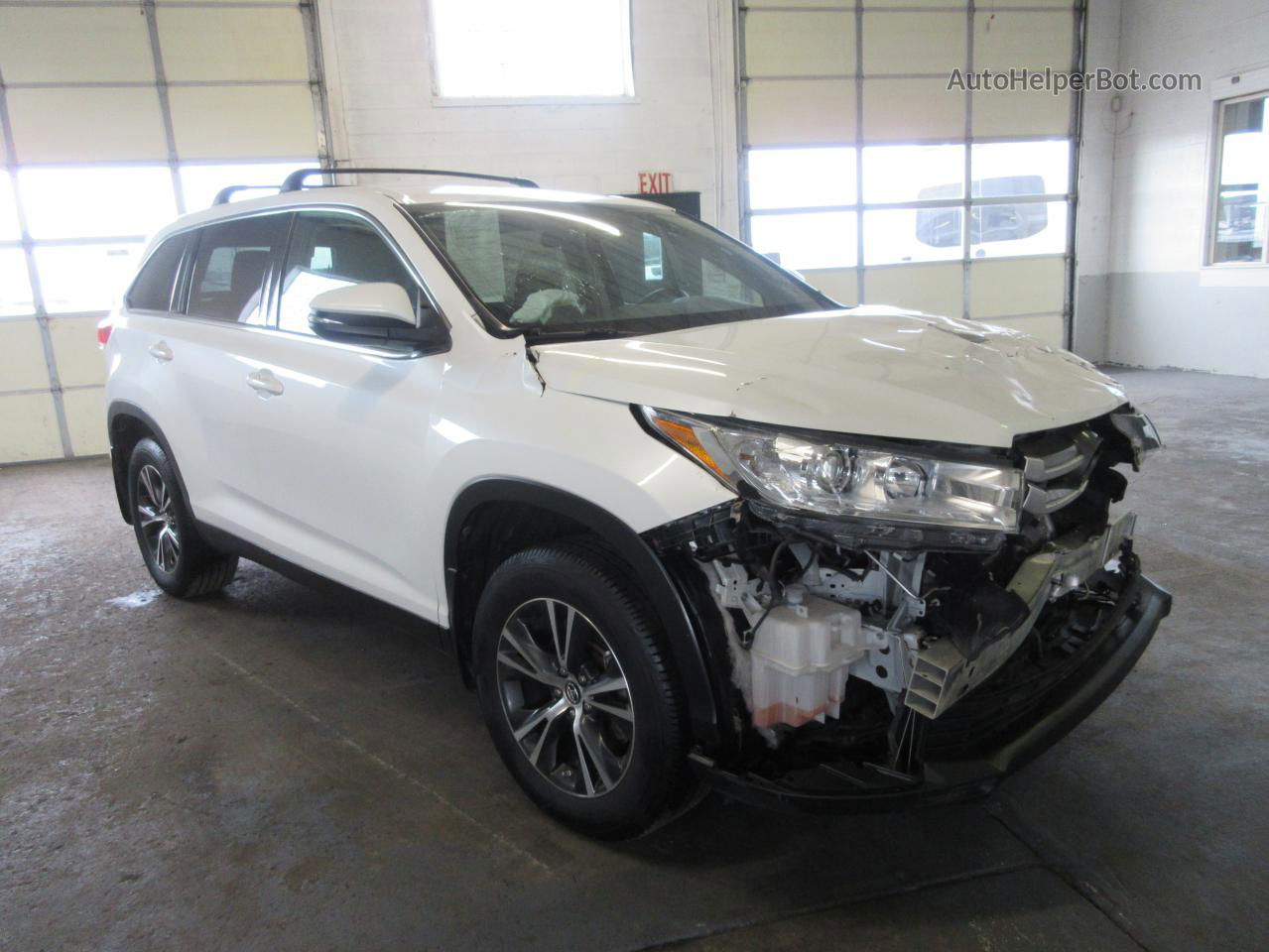 2019 Toyota Highlander Le White vin: 5TDBZRFH5KS944960