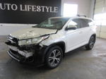 2019 Toyota Highlander Le White vin: 5TDBZRFH5KS944960