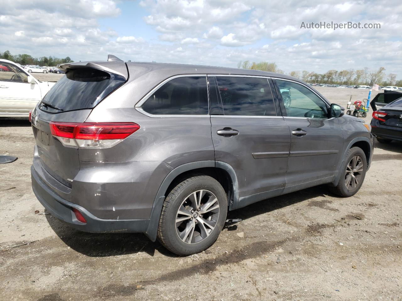 2019 Toyota Highlander Le Серый vin: 5TDBZRFH5KS984276