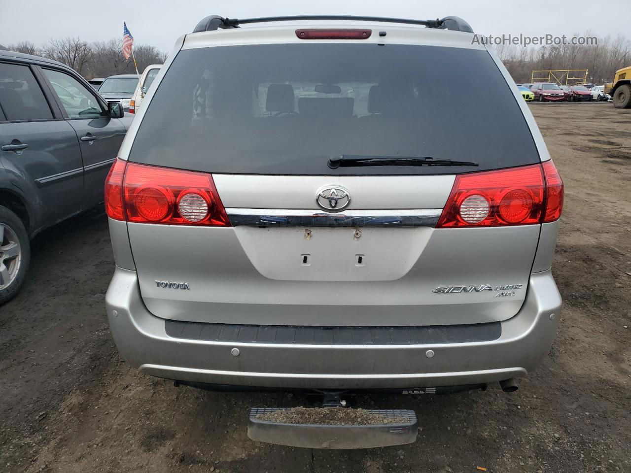 2010 Toyota Sienna Xle Silver vin: 5TDDK4CC3AS033307