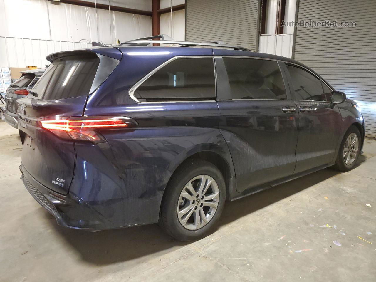 2022 Toyota Sienna Xse Blue vin: 5TDDSKFC7NS062413