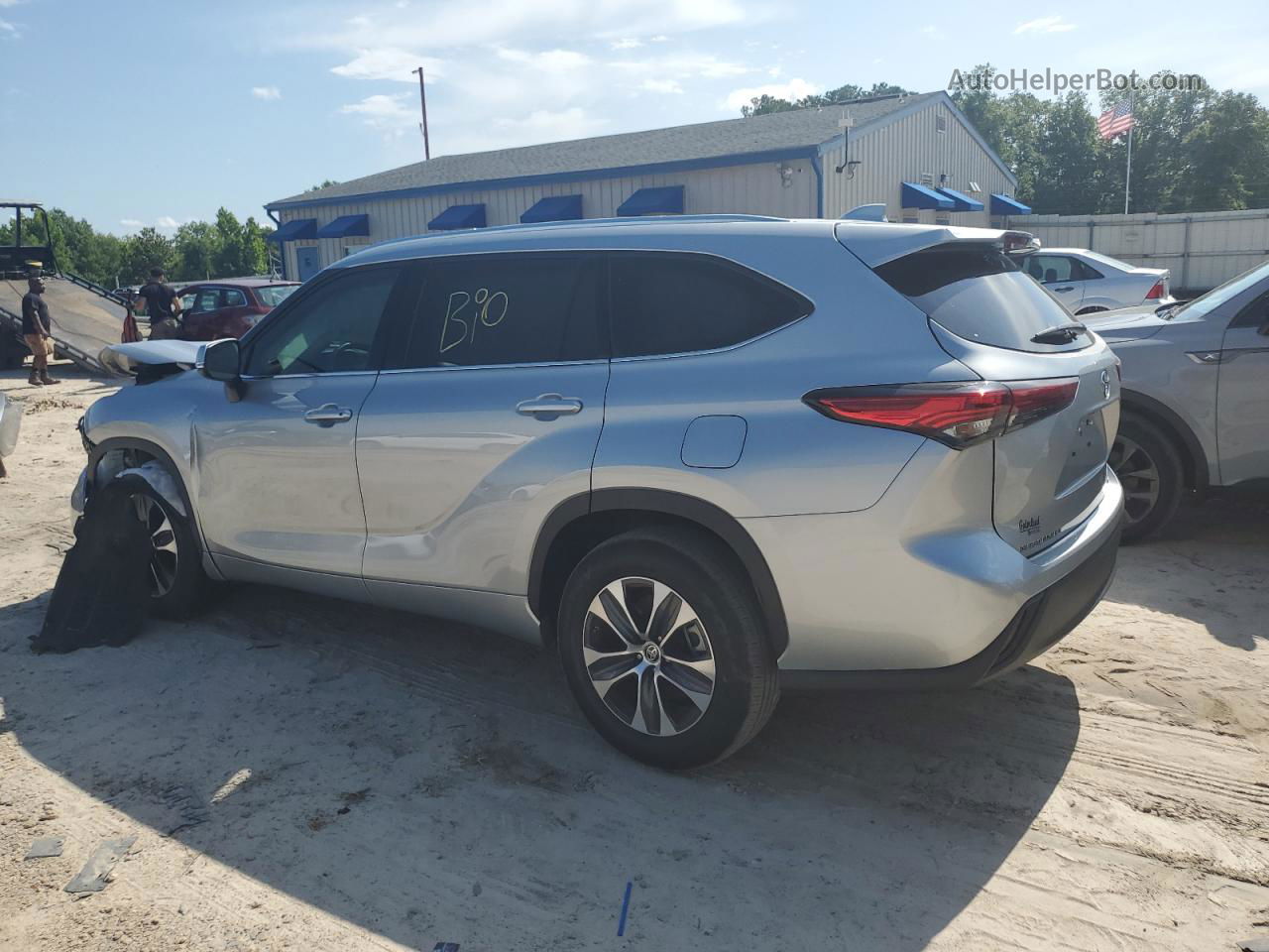 2021 Toyota Highlander Xle Silver vin: 5TDGZRAH1MS521082