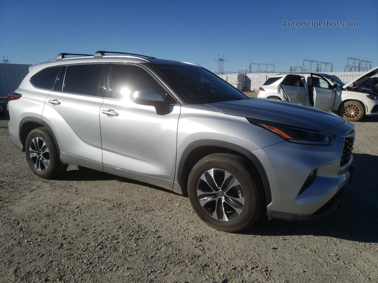 2021 Toyota Highlander Xle Silver vin: 5TDGZRAH9MS070158