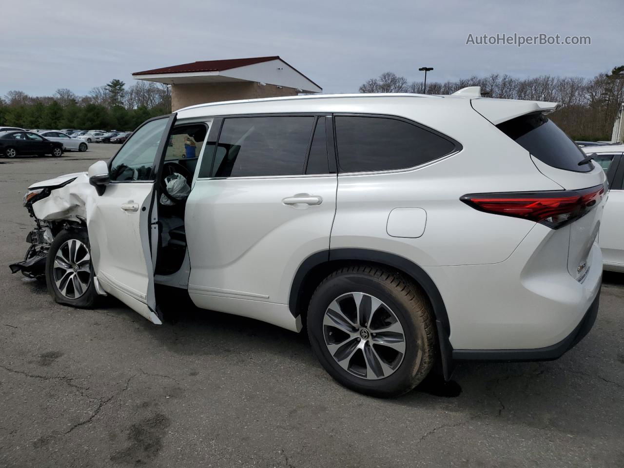 2021 Toyota Highlander Xle White vin: 5TDGZRBH2MS527018