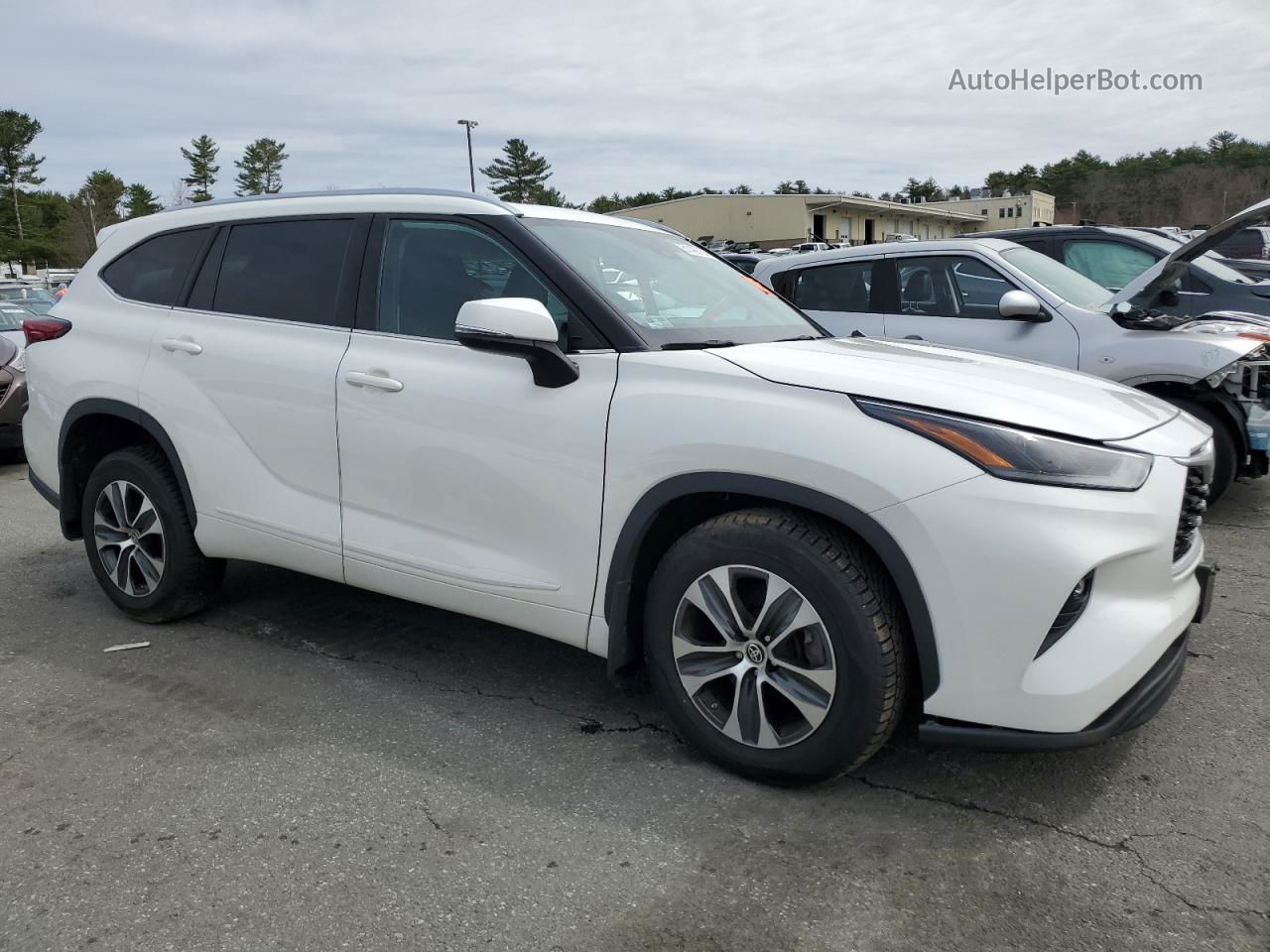 2021 Toyota Highlander Xle White vin: 5TDGZRBH2MS527018