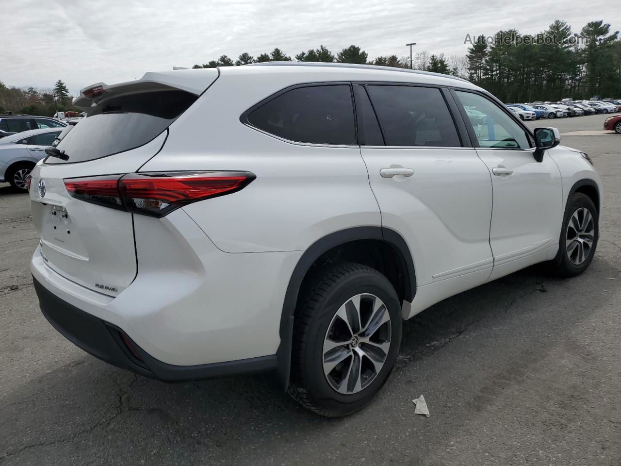 2021 Toyota Highlander Xle White vin: 5TDGZRBH2MS527018