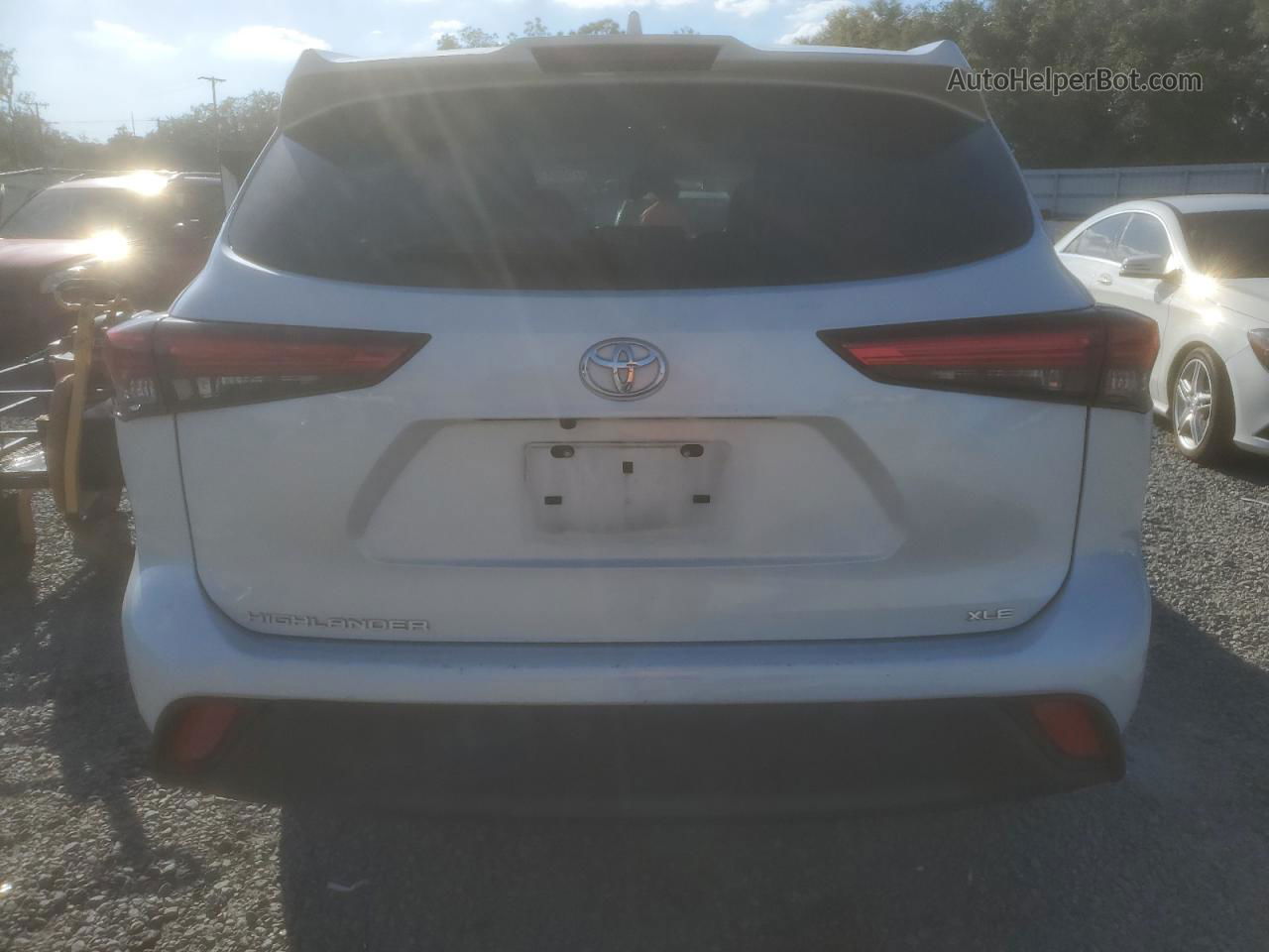 2021 Toyota Highlander Xle White vin: 5TDHZRAH1MS078002