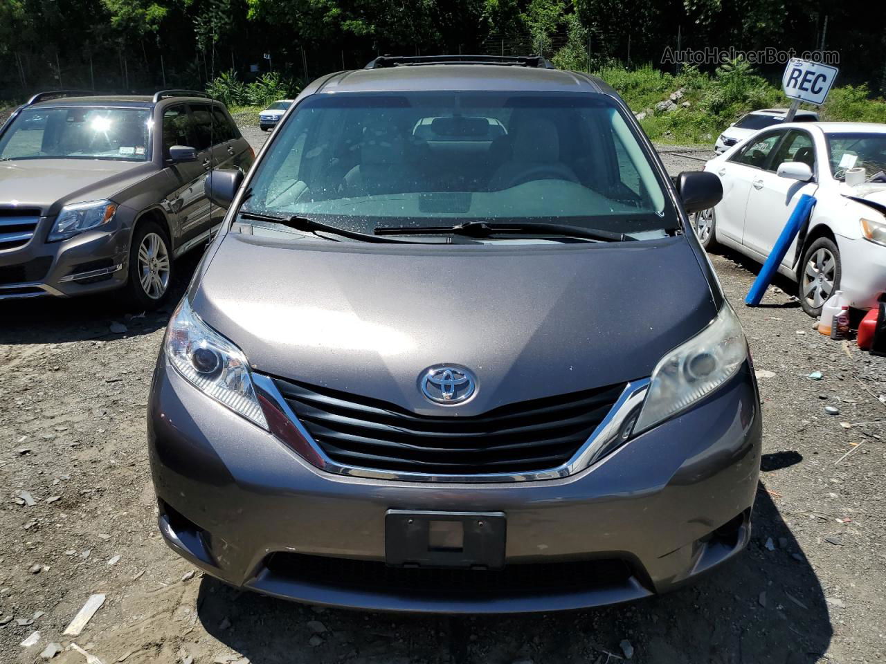 2014 Toyota Sienna Le Gray vin: 5TDJK3DC9ES074168