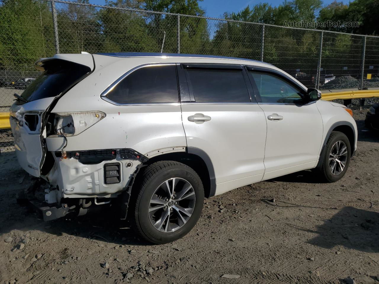 2016 Toyota Highlander Xle White vin: 5TDJKRFH2GS261251