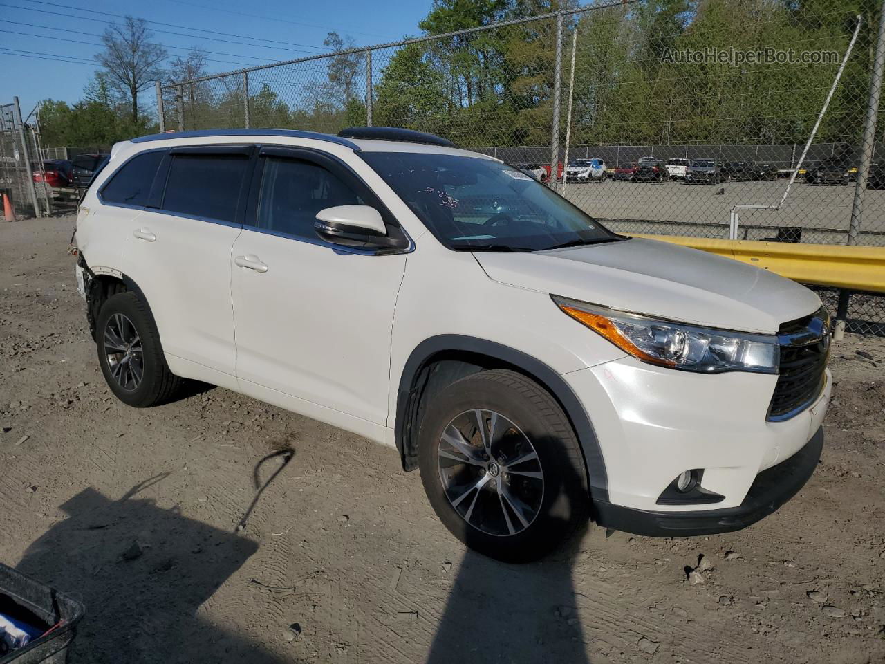 2016 Toyota Highlander Xle White vin: 5TDJKRFH2GS261251