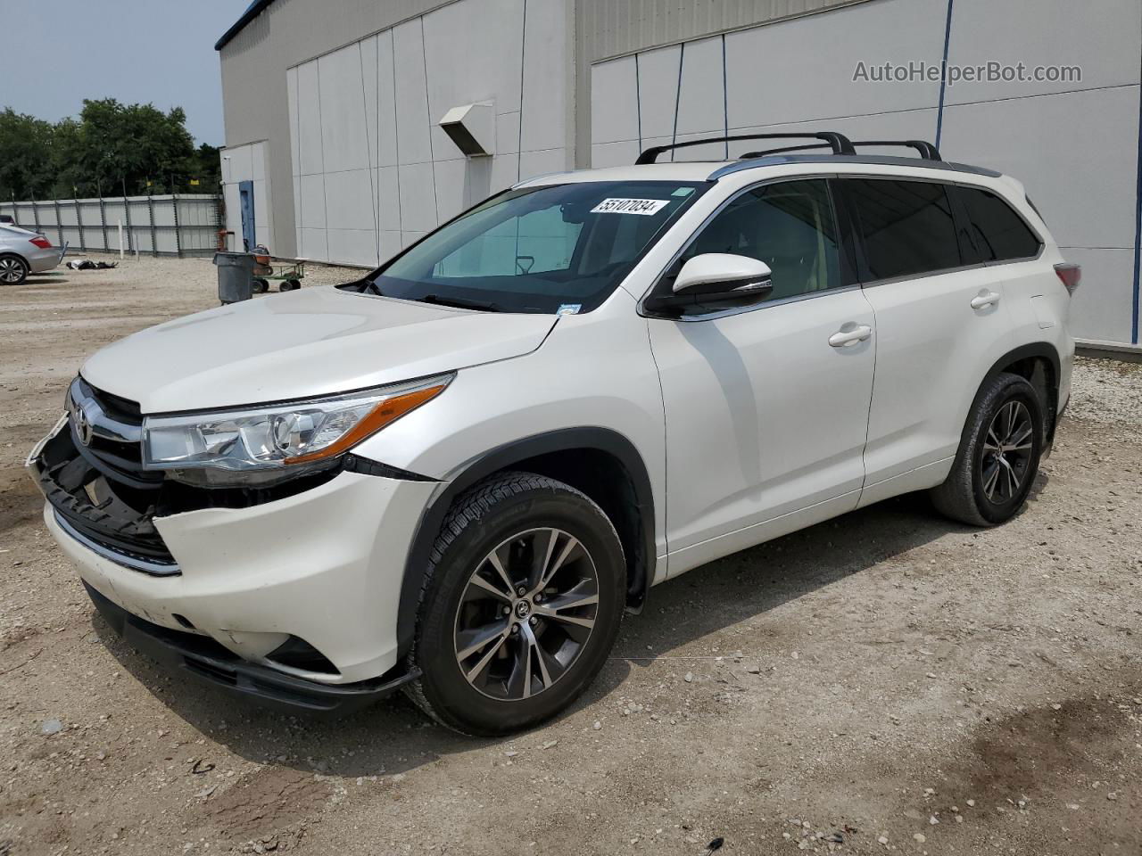 2016 Toyota Highlander Xle White vin: 5TDJKRFH3GS263557