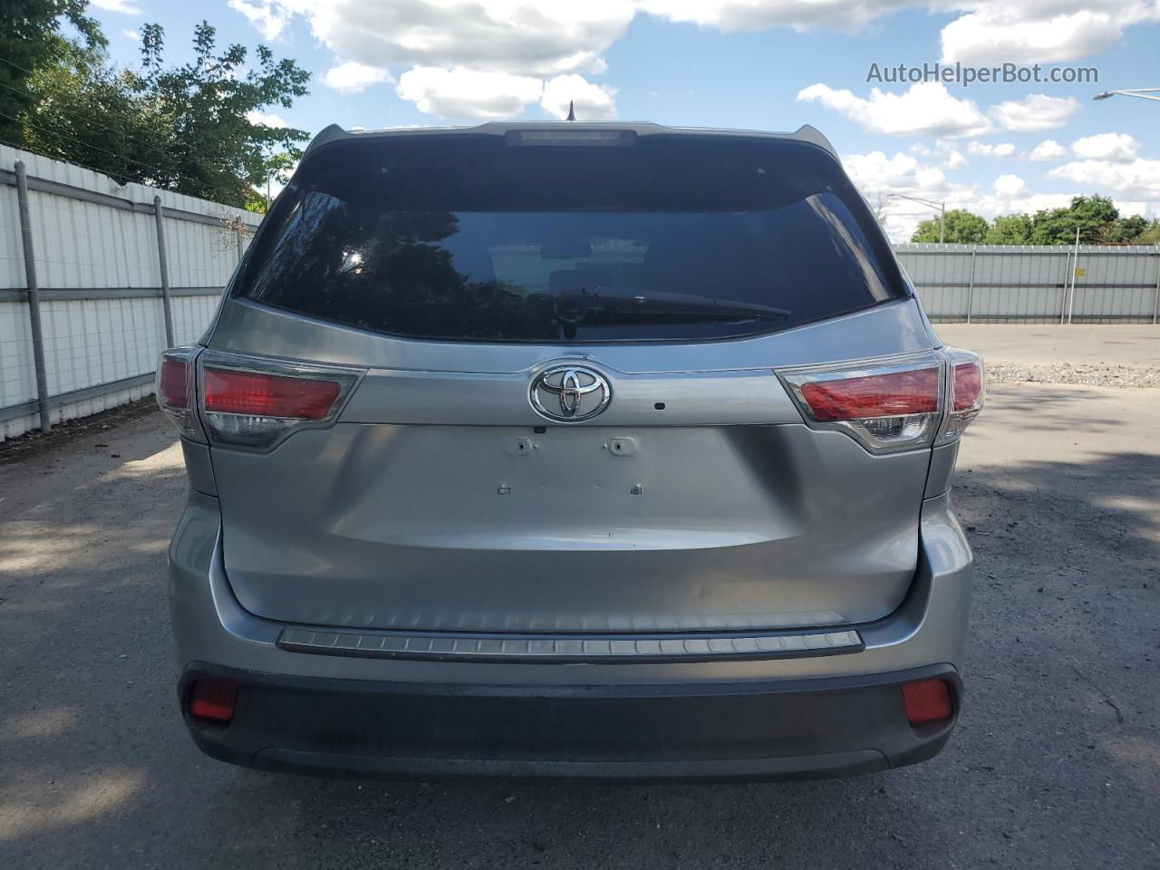 2016 Toyota Highlander Xle Silver vin: 5TDJKRFH8GS243367